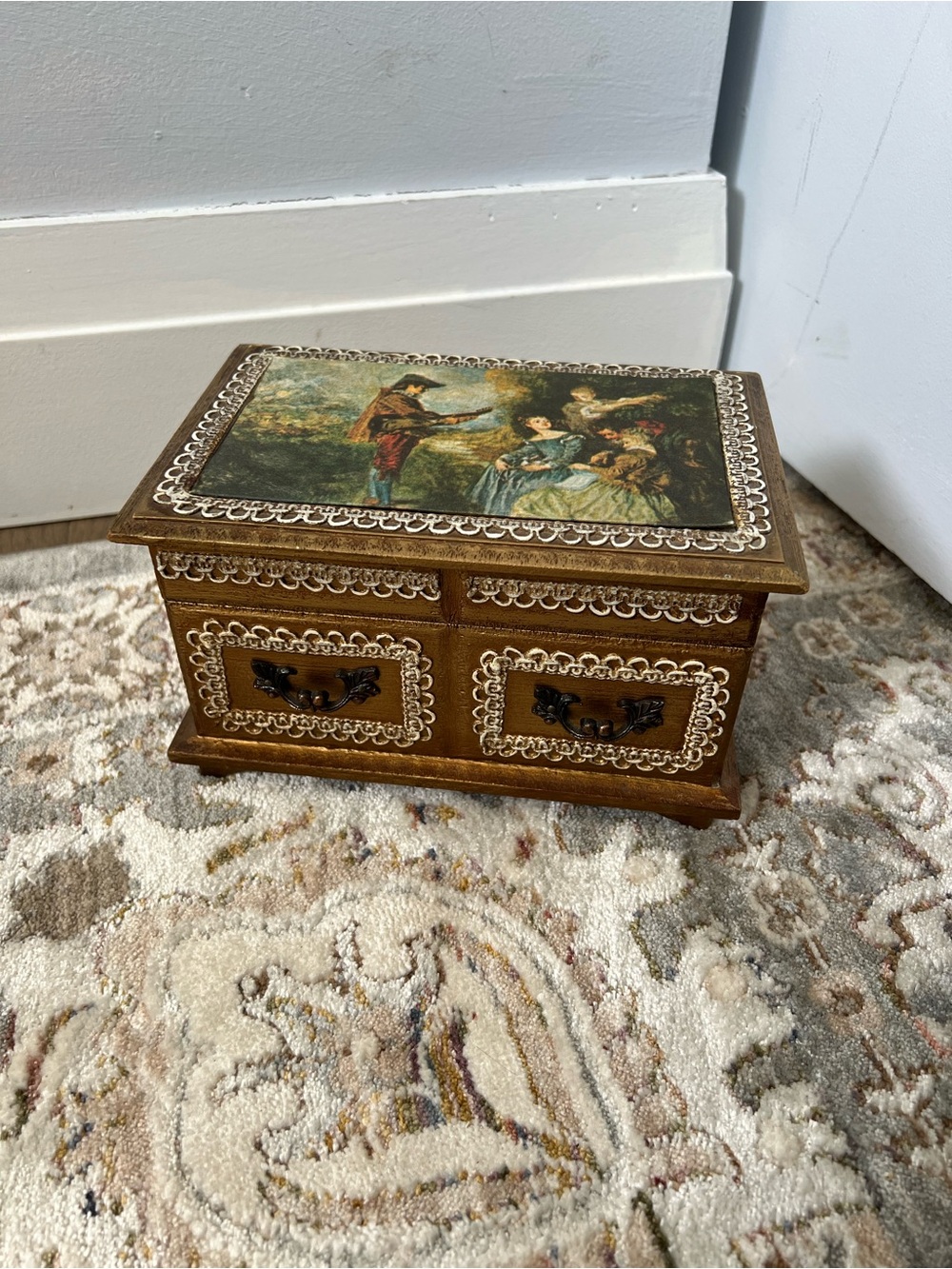 Ornate Vintage-Style Decorative Jewelry Box in Gold music box
